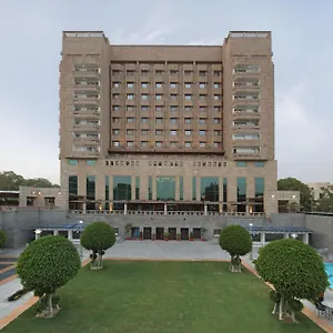 Отель Jaypee Vasant Continental