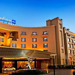 Отель Radisson Blu Plaza Delhi Airport